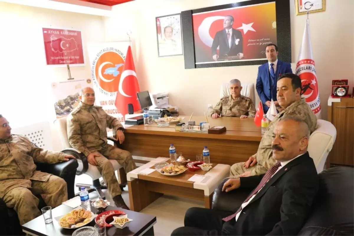 Jandarma Genel Komutanı Orgeneral Çetin\'den Güvenlik Korucuları Şehit ve Gazi Aileleri...