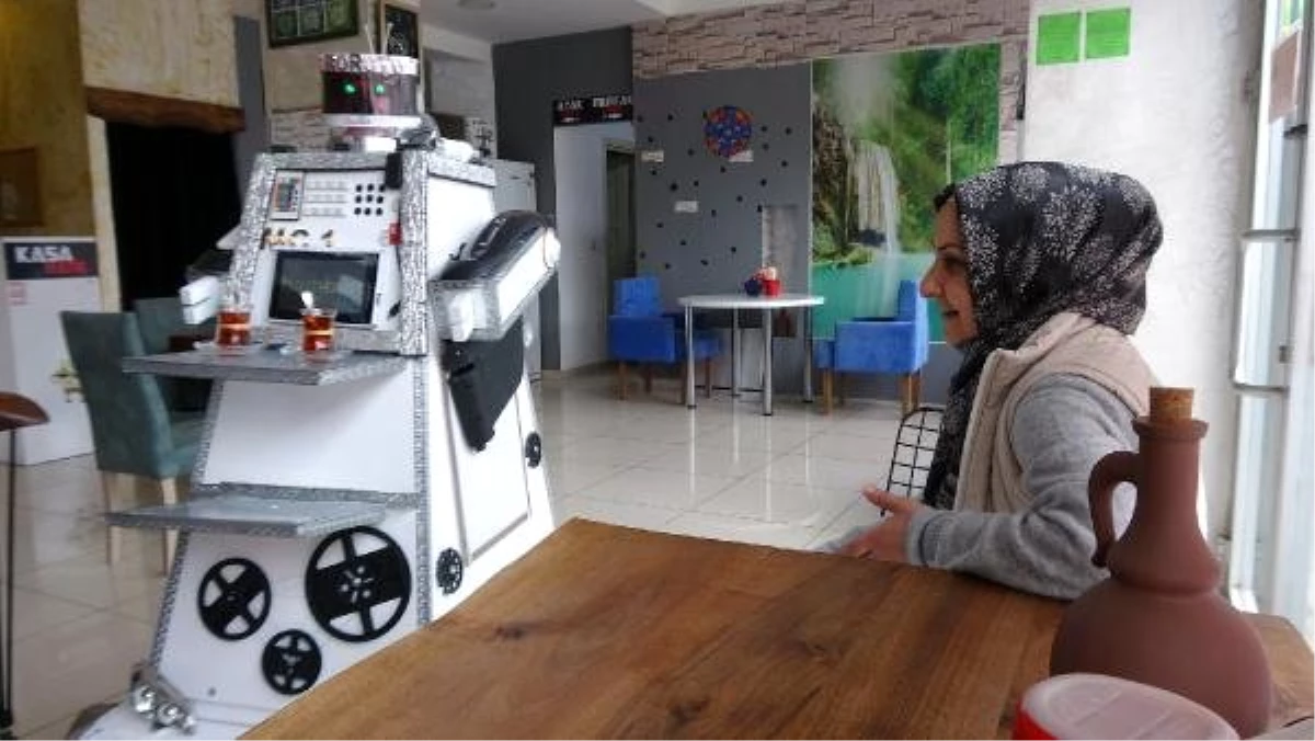 Kafeteryası İçin Servis Robotu Yaptı
