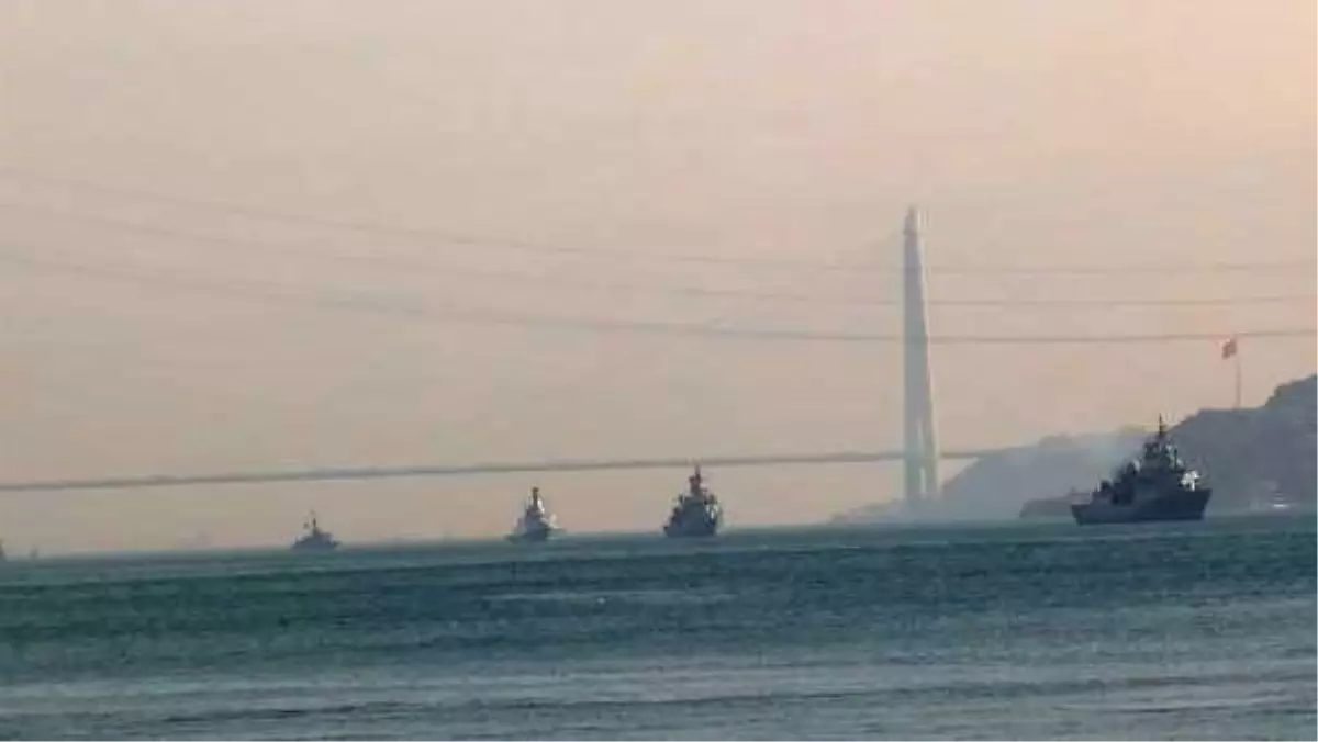 Mavi Vatan Tatbikatı\'ndan Dönen Gemiler Boğazdan Geçiyor (1)
