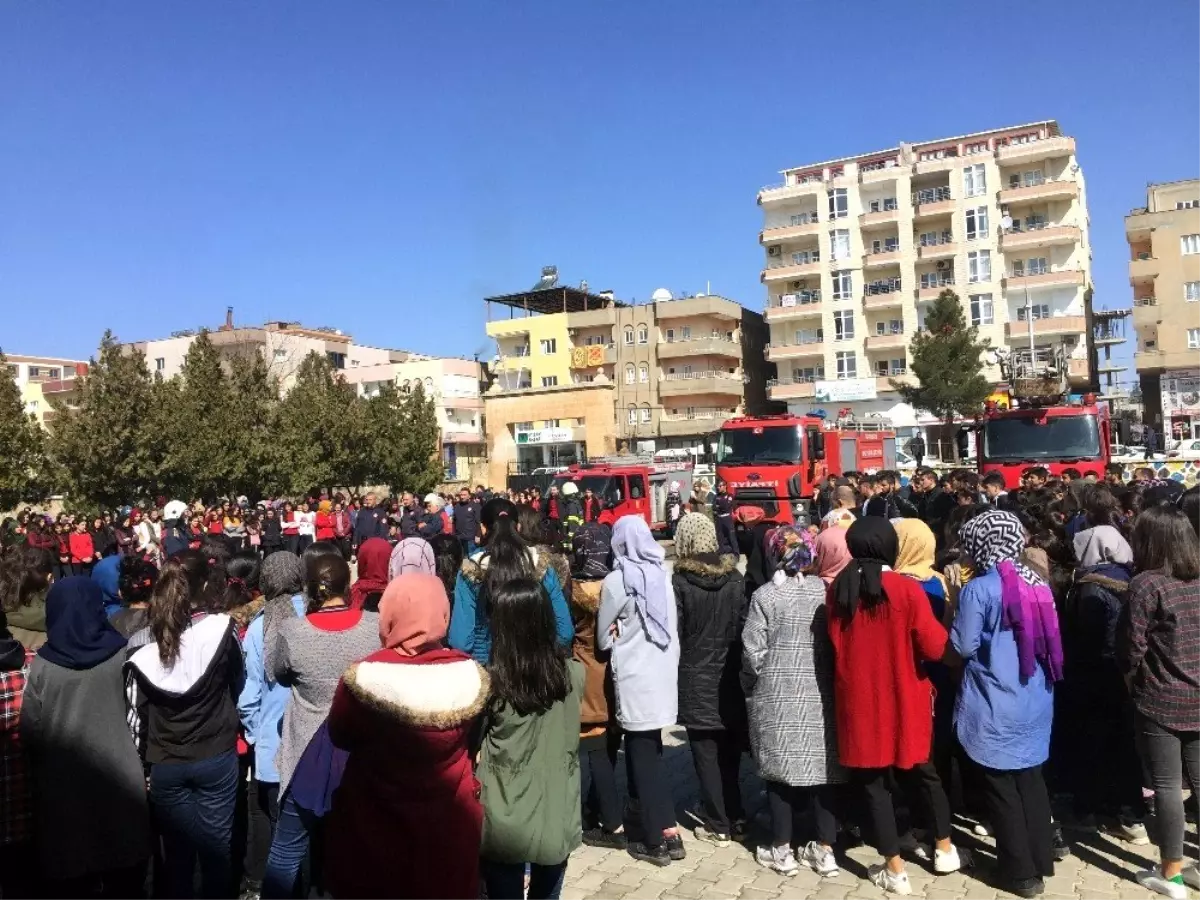 Midyat\'ta 4 Bin 331 Öğrenci ve Eğitimciye Tatbikat