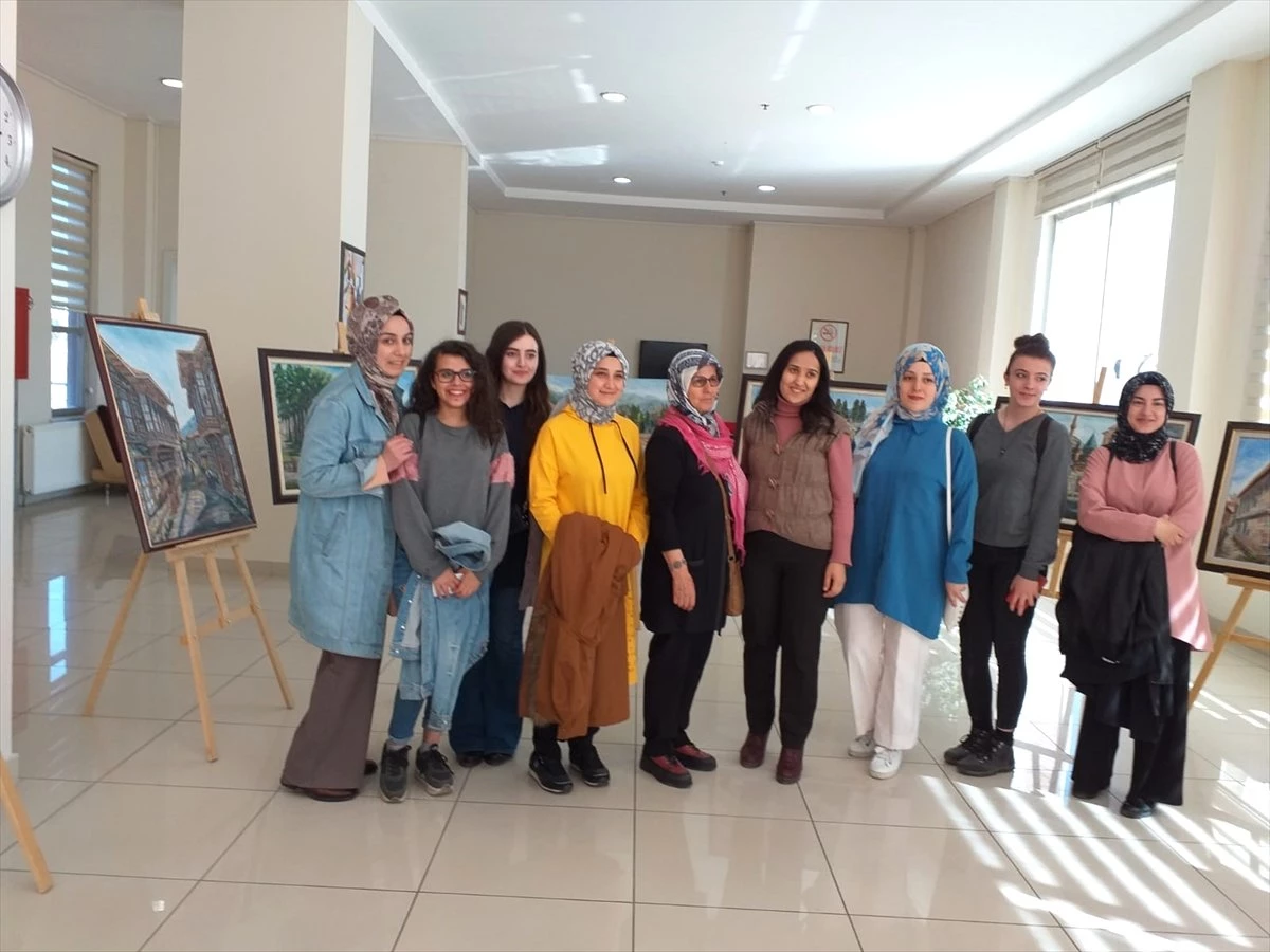 Ressam Kırdar Kız Öğrenci Yurdunda Sergi Açtı