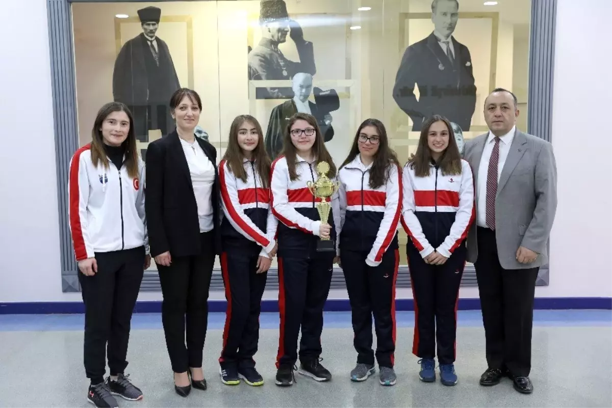 Sanko Okulları Yıldız Kızlar Tenis Takımı İl Birincisi Oldu