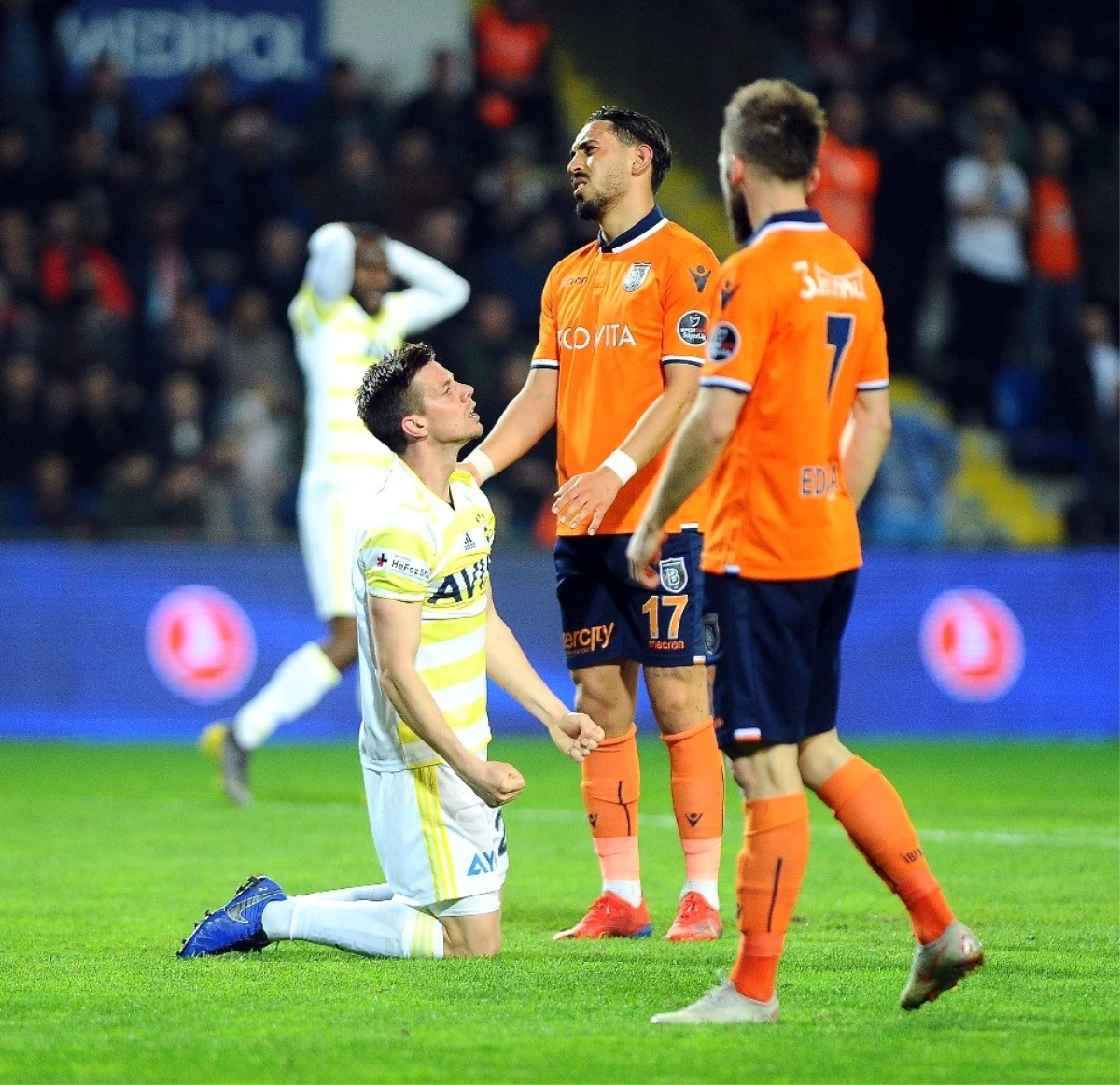 Spor Toto Süper Lig: M.başakşehir: 2 - Fenerbahçe: 1 (Maç Sonucu)