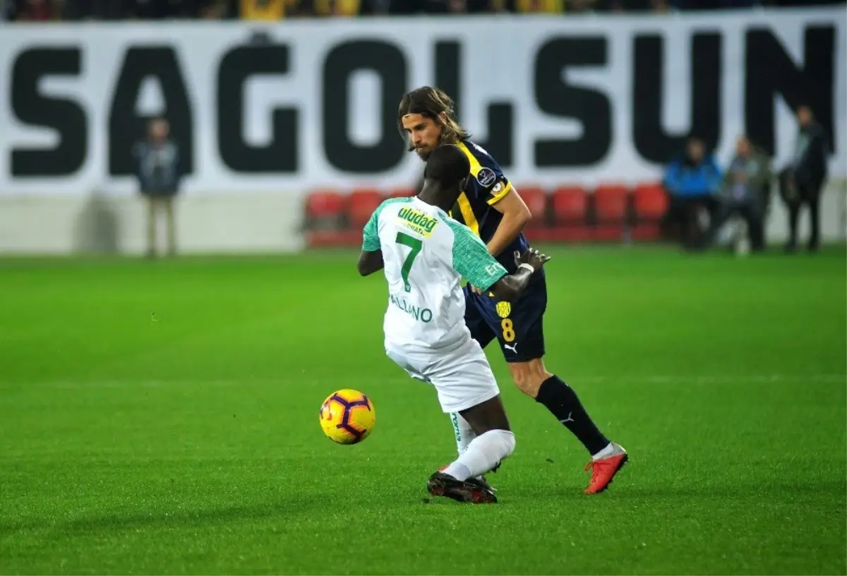 Spor Toto Süper Lig: Mke Ankaragücü: 0 - Bursaspor: 0 (İlk Yarı)