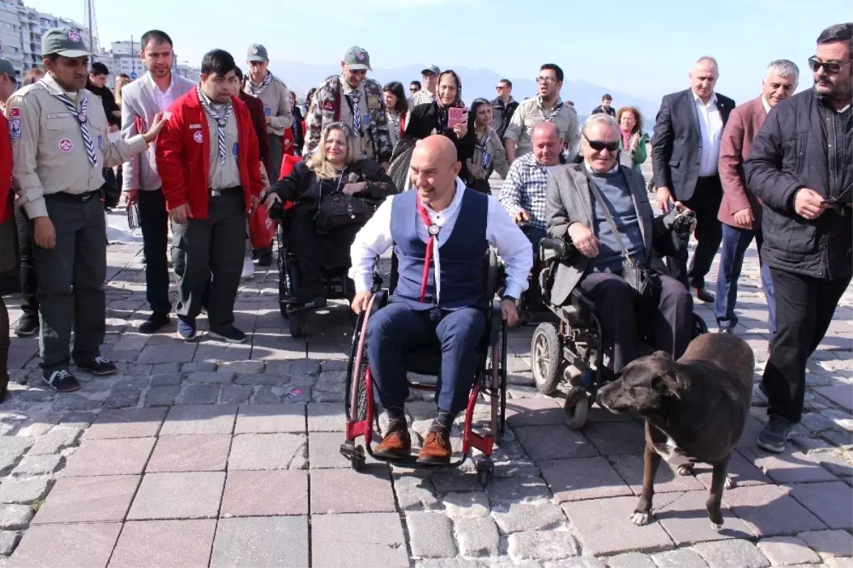 Tunç Soyer\'den Tekerlekli Sandalyeyle Dikkat Çeken Farkındalık Eylemi