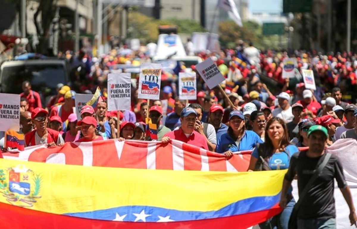 Venezuela\'da iktidar ve muhalefet sokağa iniyor