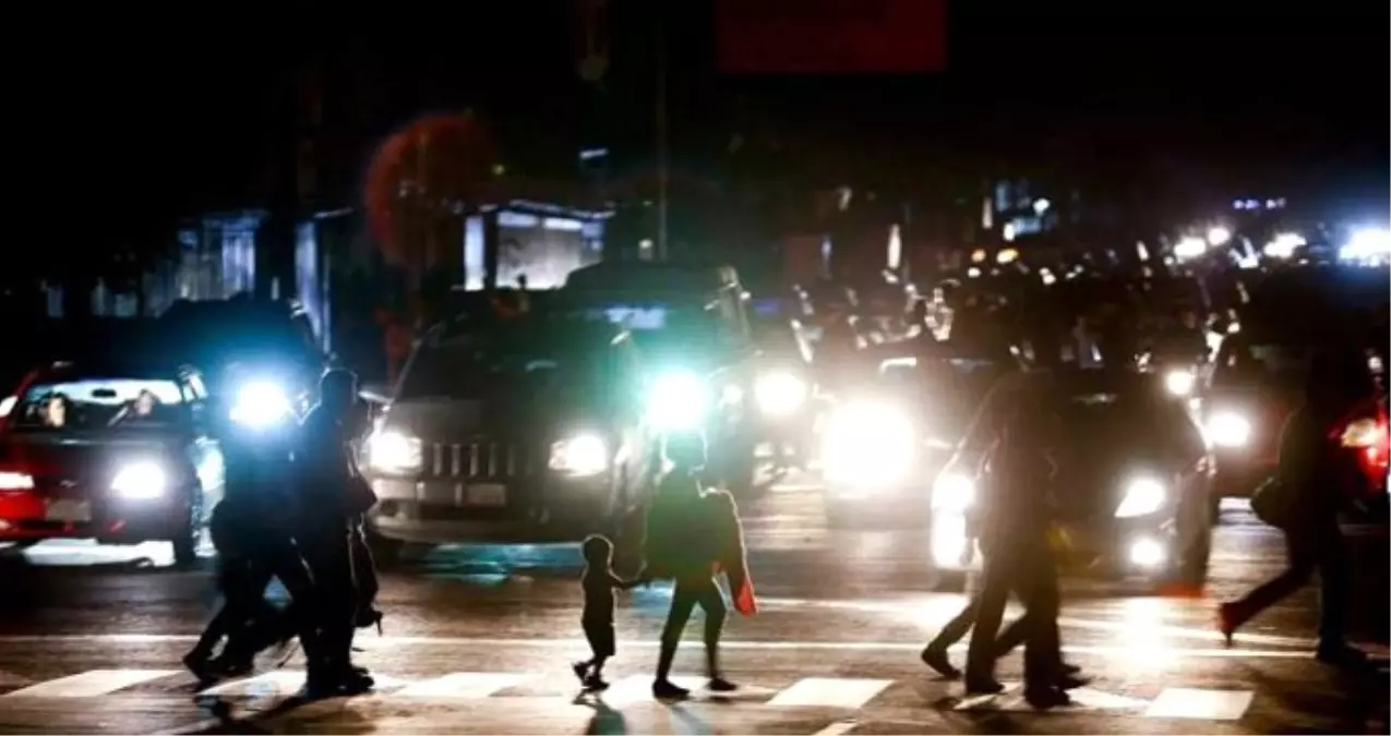 Venezuela\'daki Elektrik Kesintisi Ölümlere Neden Olmaya Başladı