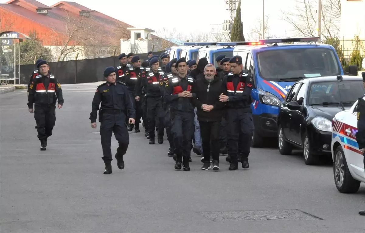 Zonguldak\'taki Okul Önlerinde Uyuşturucu Satıcılarına Operasyon