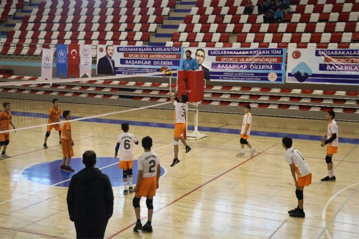 Ağrı\'da \'Okul Sporları Voleybol Grup Müsabakaları\' Sona Erdi