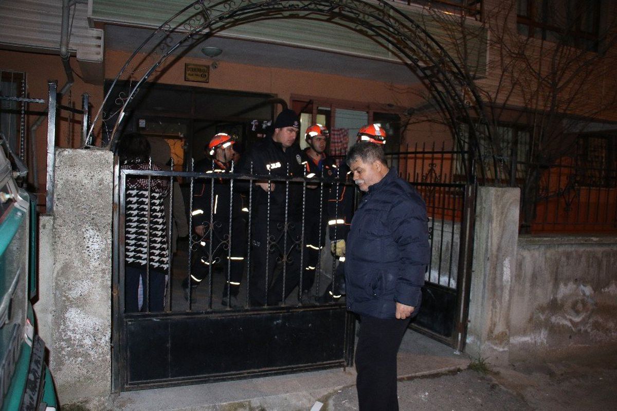 Başkent\'te Çökme Tehlikesi Olan Bina Tahliye Edildi