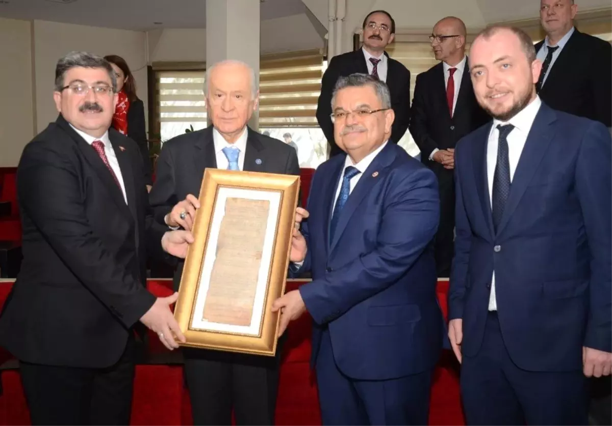 Bilecik Belediye Başkanı Can\'dan Bahçeli\'ye Anlamlı Hediye