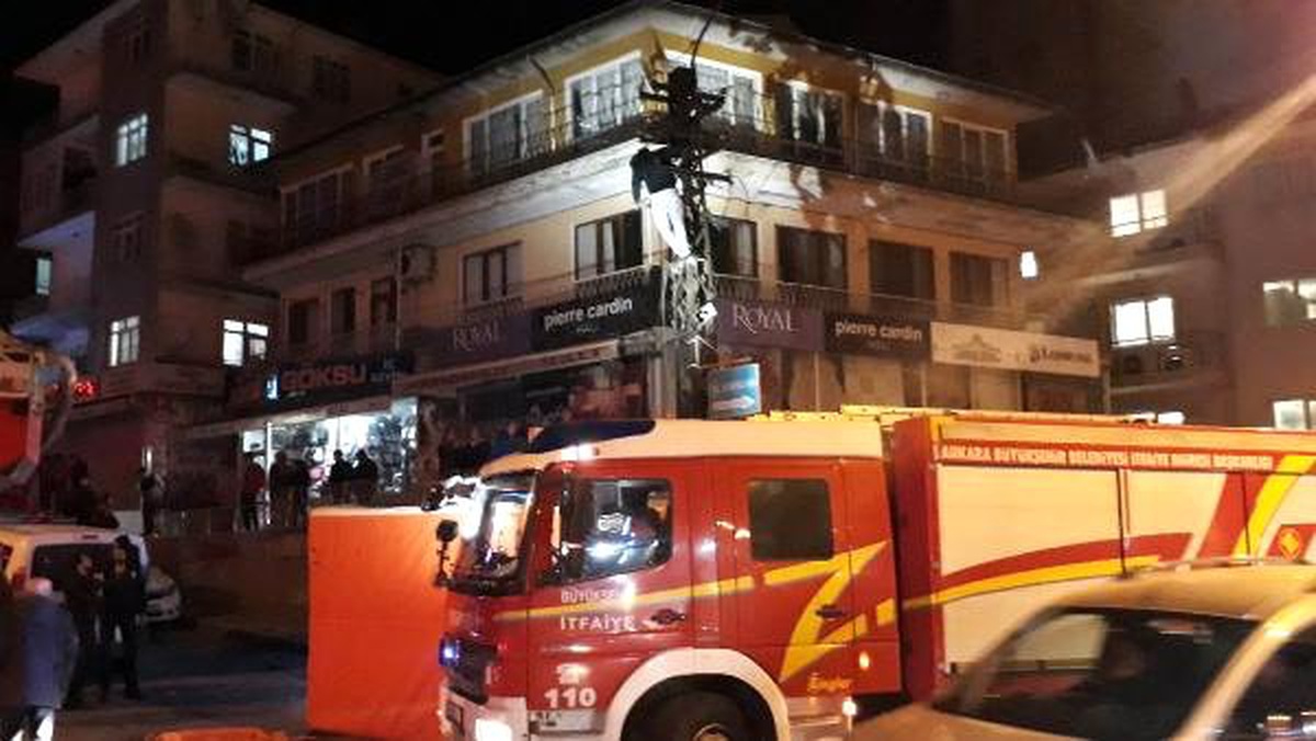 Cezaevinden Tahliye Kişi, Çocuklarını Göremediği İddiasıyla Elektrik Direğine Çıktı