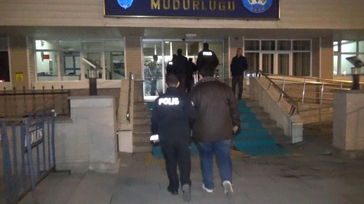 Dernek Lokaline Kumar Operasyonu: 61 Gözaltı