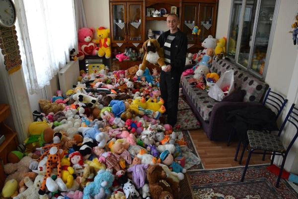 Eski Oyuncakları Tamir Edip, Binlerce Çocuğa Ulaştırdı