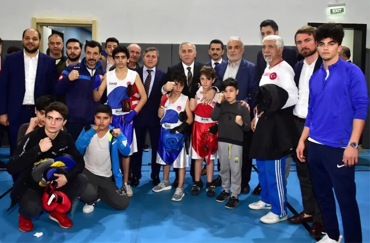 Fatih Belediye Başkan Adayı Turan\'dan Vefa Gençlik Merkezi\'ne Ziyaret