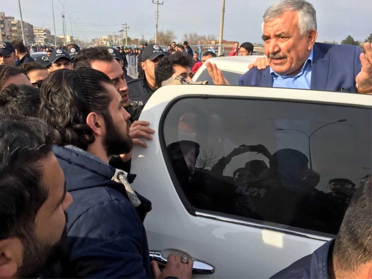 Hdp\'li Eski Belediye Başkanı Şanlıurfa\'da Gözaltına Alındı