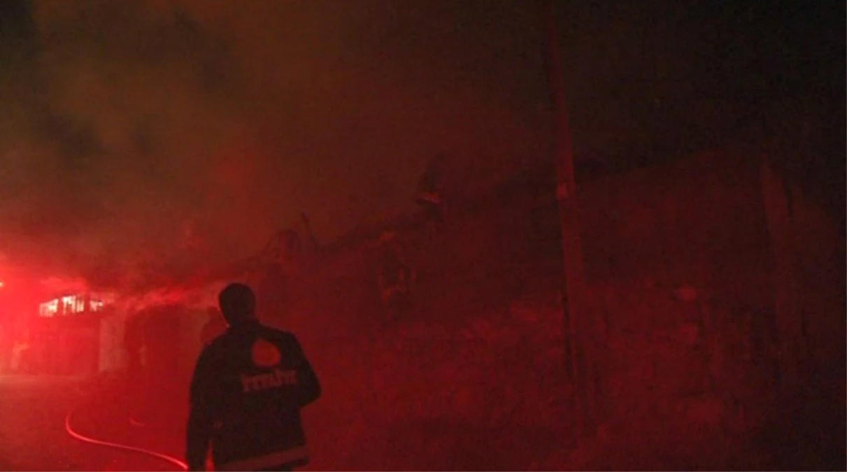 Isparta\'daki Solucan Gübresi Üretim Tesisinde Büyük Yangın