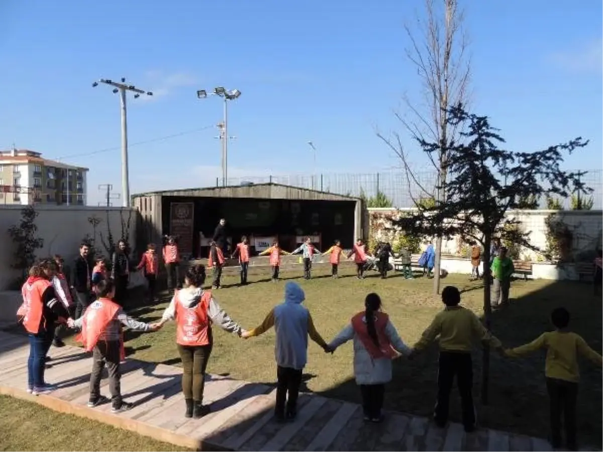 İstanbul Rumeli Üniversitesi Tema ile Birlikte Baharın Gelişini Kutladı