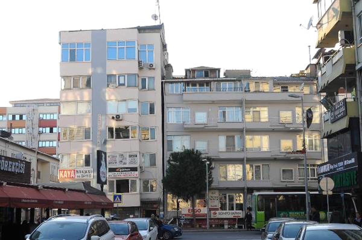 Kocaeli\'de Ağır Hasarlı Binalar Korkutuyor