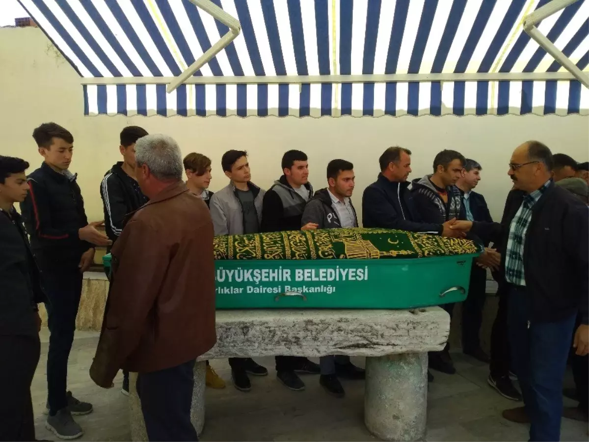 Motosiklet Kazasında Ölen Liseli, Gözyaşları Arasında Toprağa Verildi