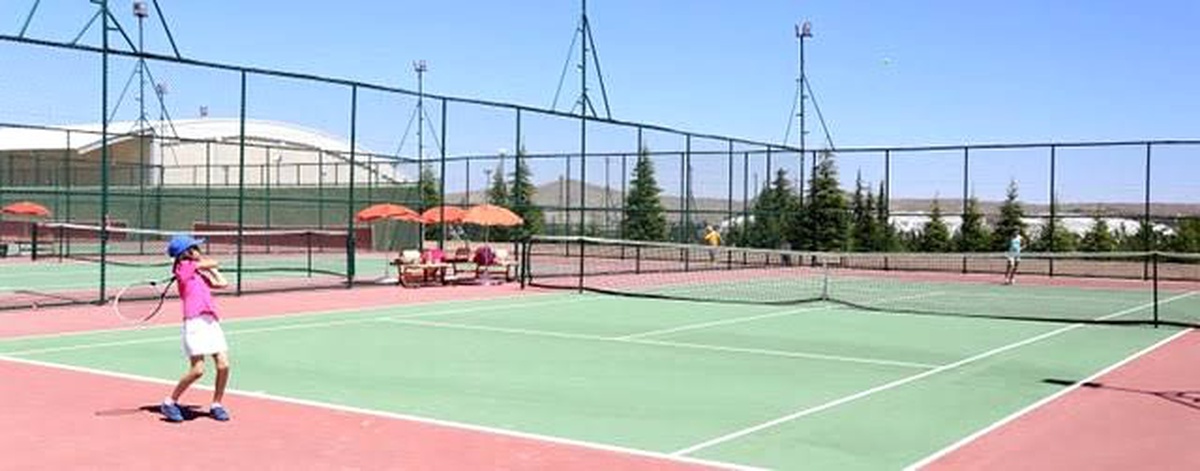 Okullar Arası Teniste Dereceye Girenler Belli Oldu