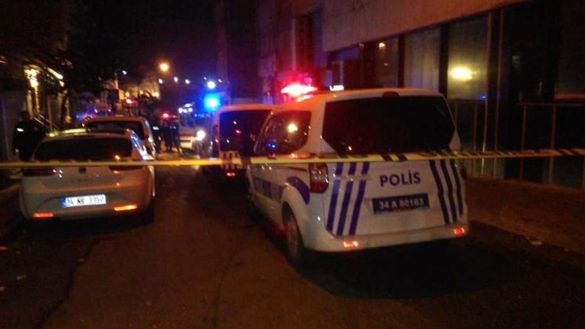 Polis Tartıştığı Kişiyi Silahla Vurdu