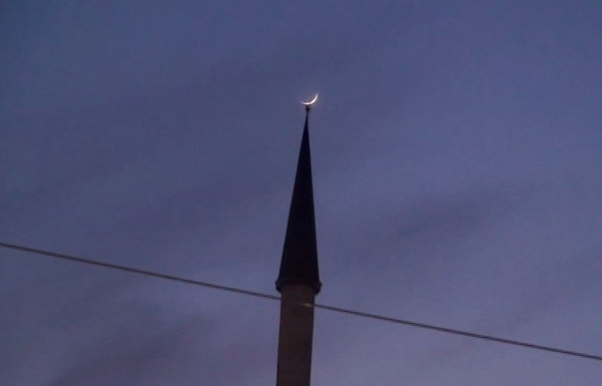 Taksim Camii\'nin Hilalle Buluşması