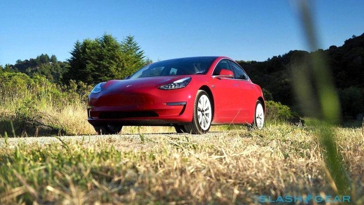 Tesla, Yüksek Talep Nedeniyle Model 3\'ün Teslimat Sürelerini Uzatıyor