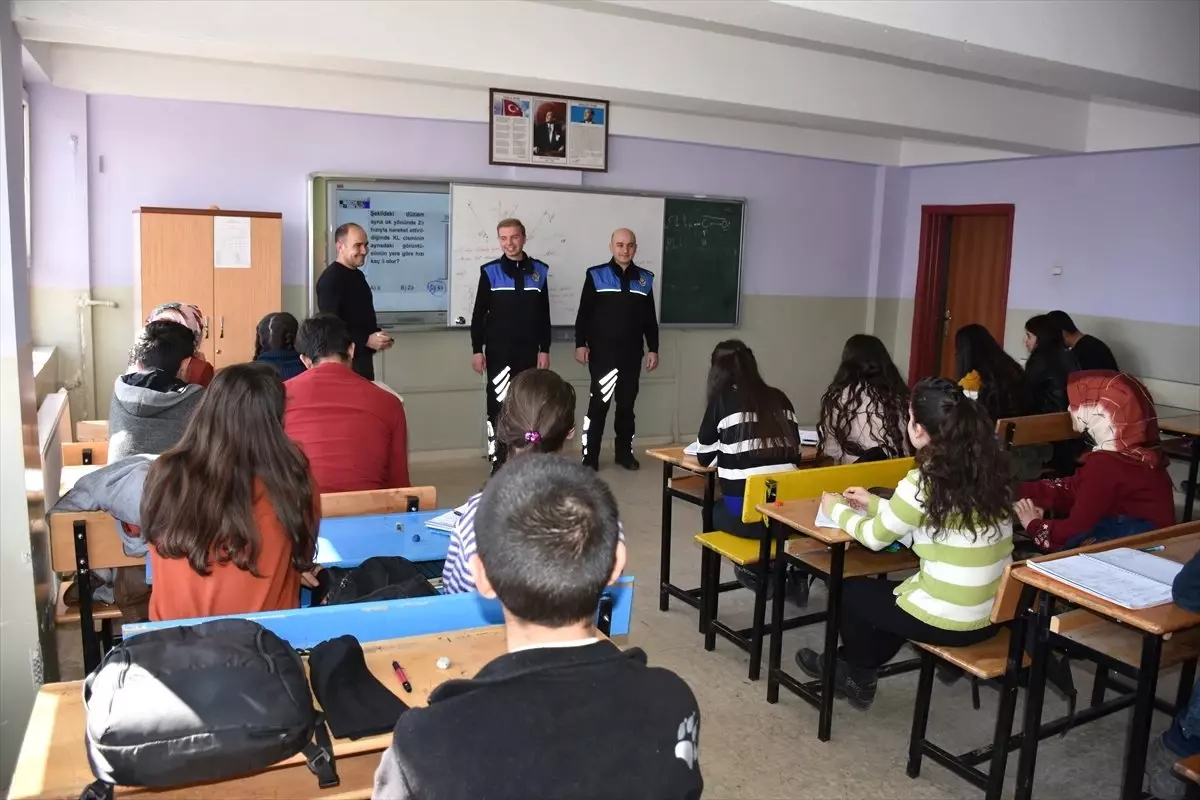 Üniversiteye Polis Ağabey ve Ablalarının Desteğiyle Hazırlanıyorlar