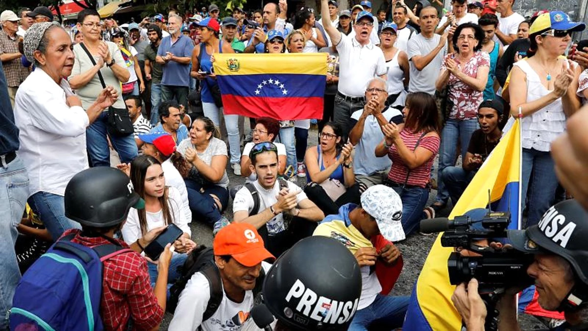 Venezuela\'da İktidar ve Muhalefet Yeniden Sokaklarda