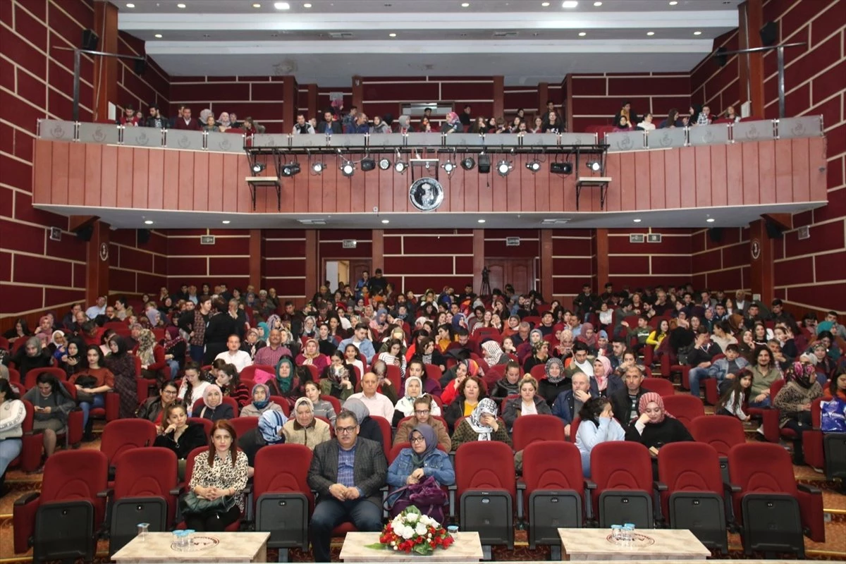 Yuvasız Kadınlar" Akşehirli İzleyiciyle Buluştu