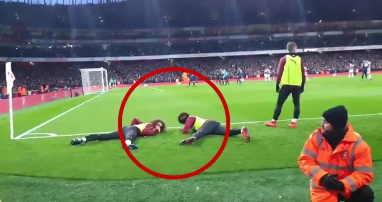 Arsenalli Iwobi ve Guendouzi, Taraftarlar Sahayı Daha Rahat Görsün Diye Şekilden Şekile Girdi