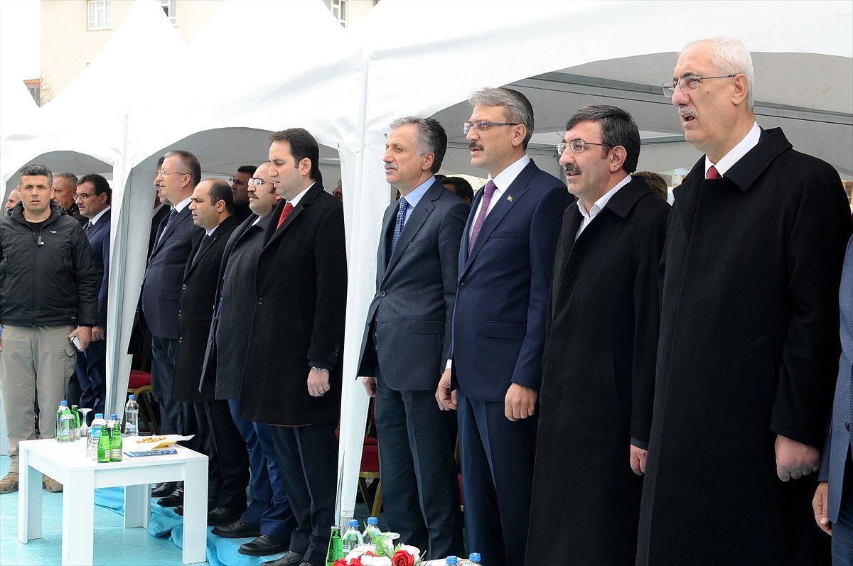 Asıl İhtiyacımız Özel Sektör Yatırımlarını Artırmak"
