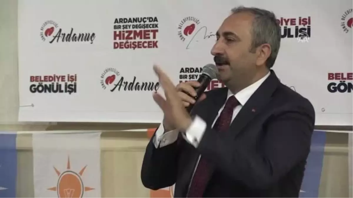 Bakan Gül: "Siyaseti Millete Hizmet Aracı Olarak Görüyoruz"