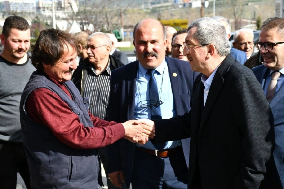 Başkan Vergili Kurtuluş Mahallesi\'ndeki Esnaflarla Bir Araya Geldi