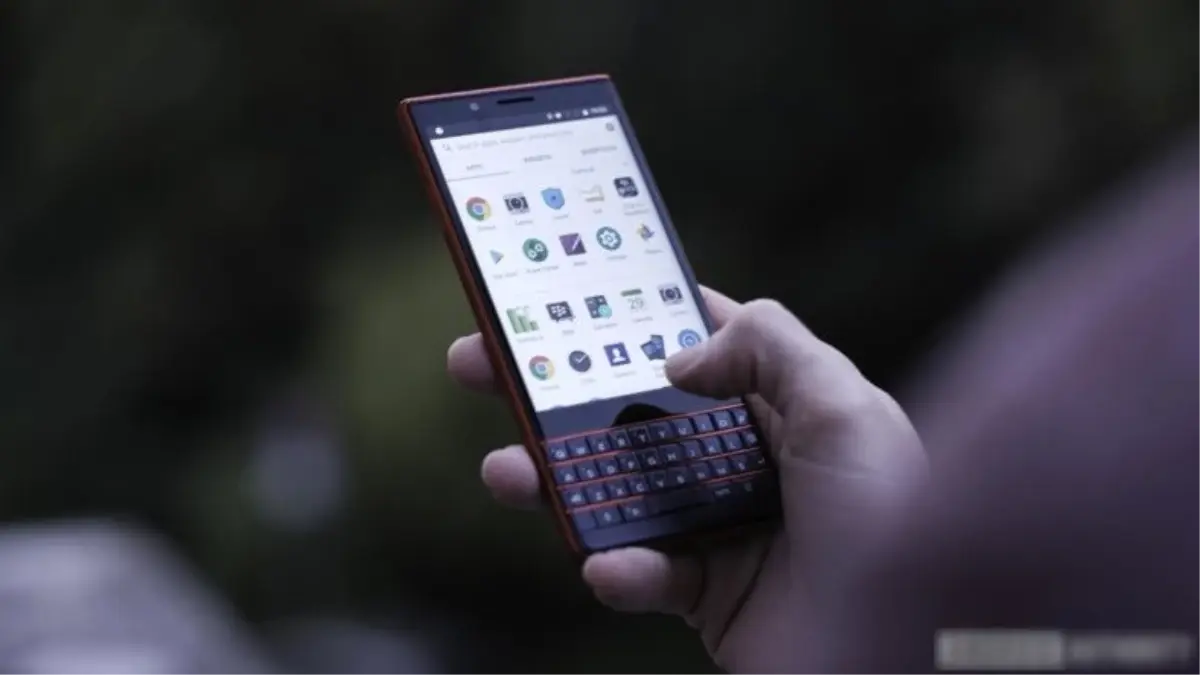 Blackberry, Katlanabilir Akıllı Telefonların Saçma Olduğuna İnanıyor