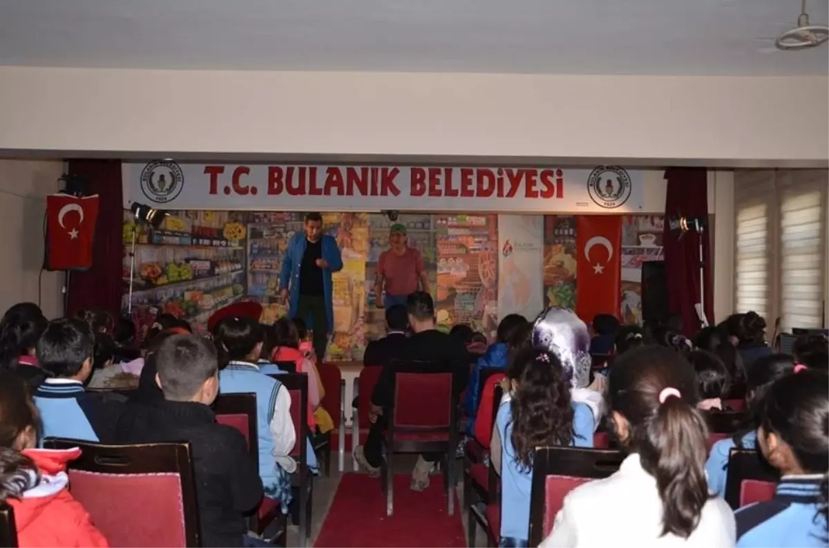 Bulanık\'ta \'İbiş\'in Eskimeyen Dostları\' Adlı Oyun Sahnelendi