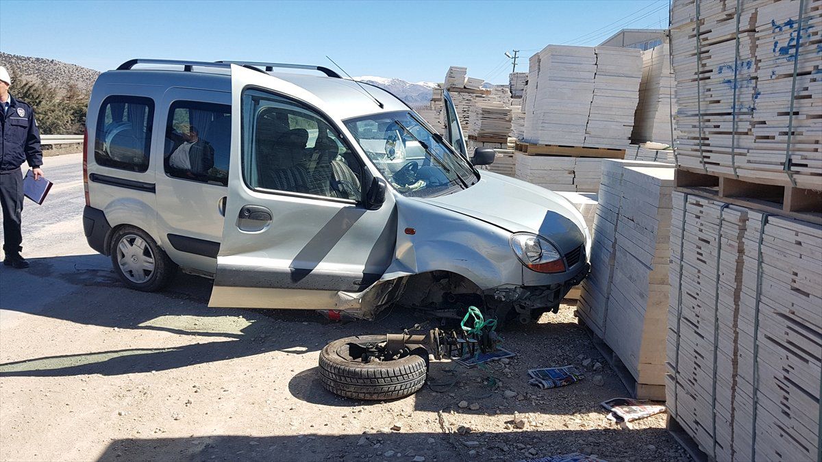 Burdur\'da Trafik Kazası: 1 Yaralı