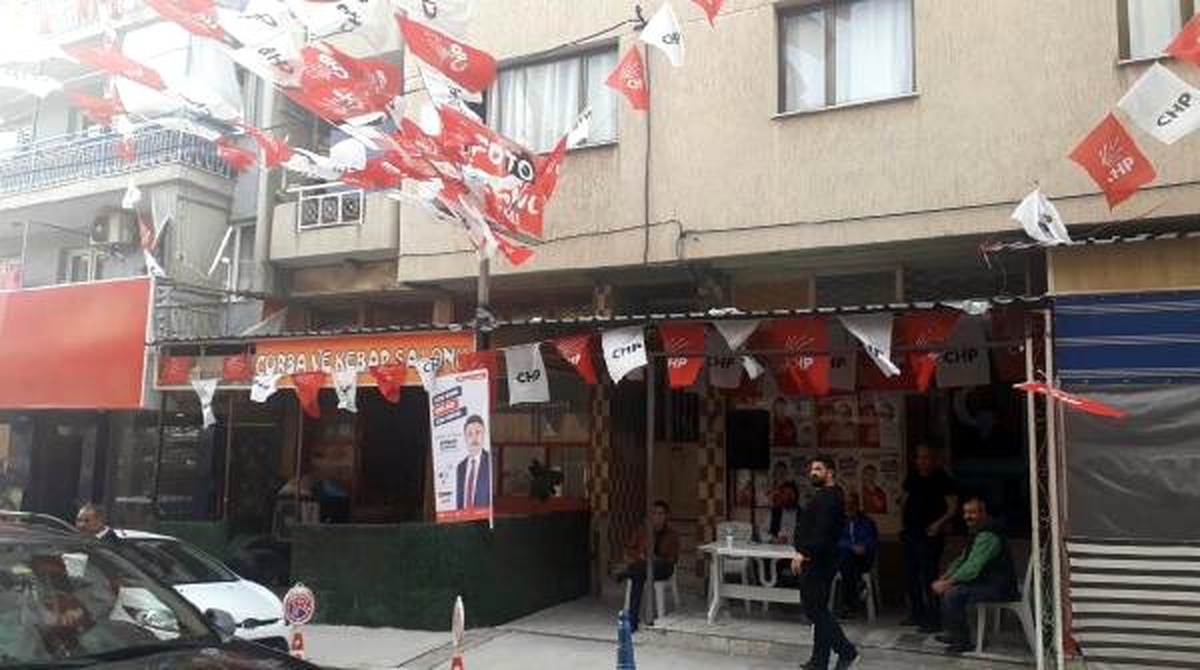 CHP\'nin Seçim Bürosuna Saldırıda Gözaltı Sayısı 3\'e Yükseldi