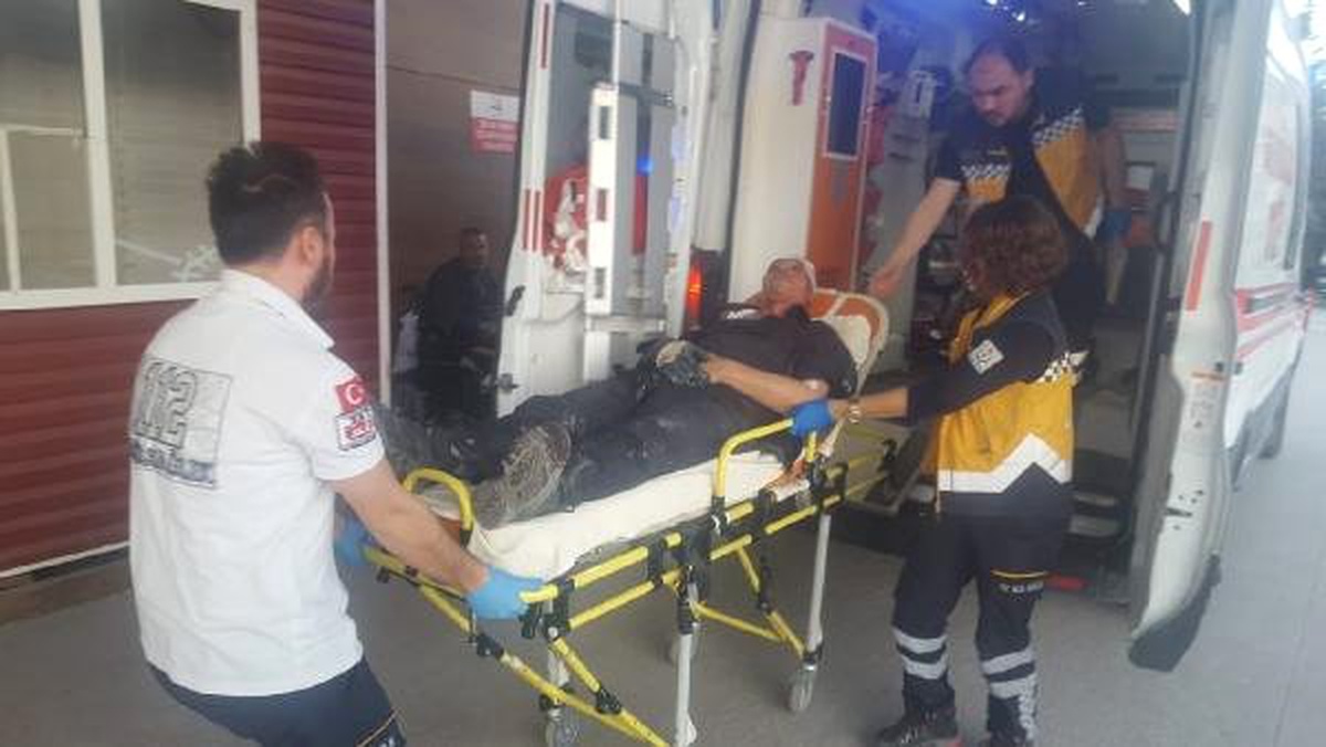 Çöpleri Dağıttın\' Kavgası Kanlı Bitti: 1 Yaralı