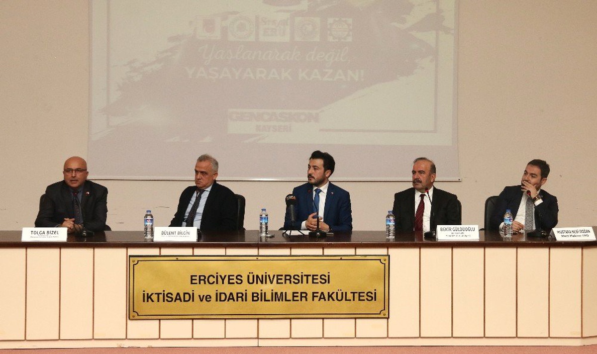 Erü\'de "Yaşlanarak Değil, Yaşayarak Kazan" Konulu Panel Düzenlendi