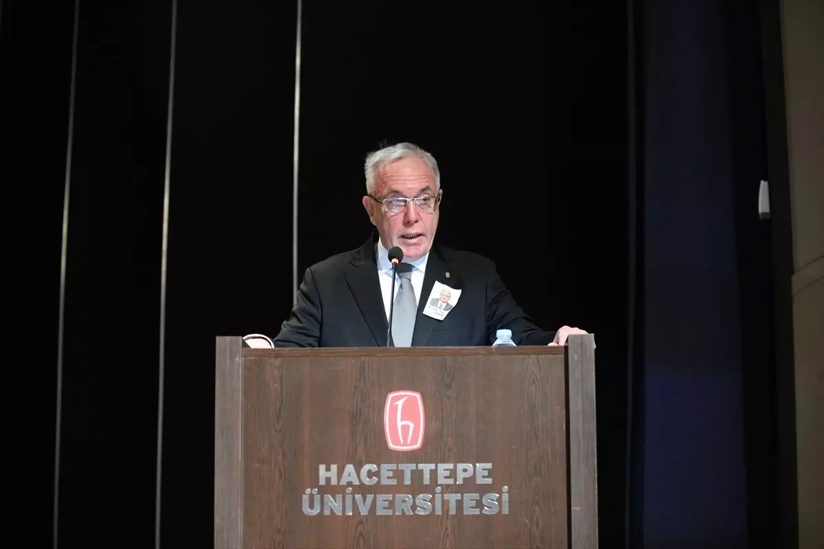 Eski Hacettepe Üniversitesi Rektörü Tunçalp Özgen İçin Cenaze Töreni