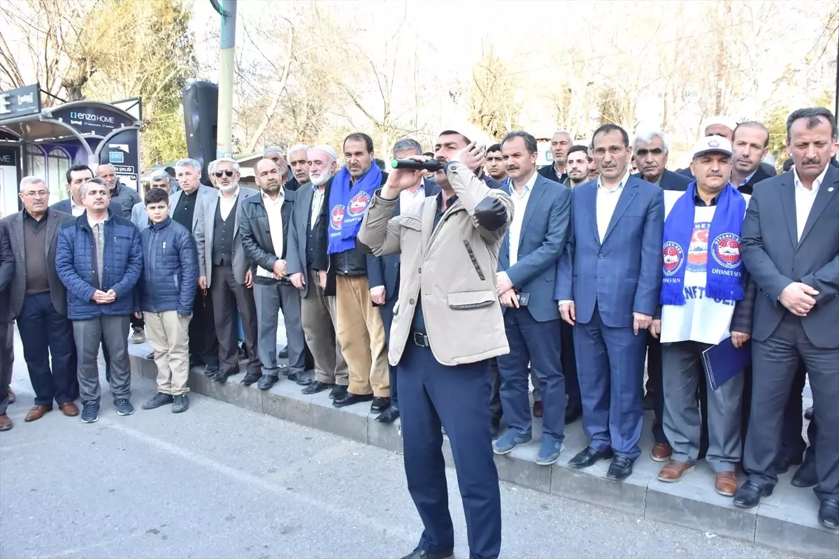 Ezana Saygısızlığa" Tepkiler