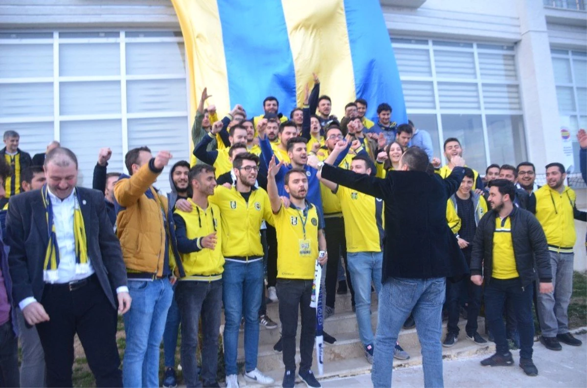 Fenerbahçe Denetim Kurulu Üyesi Selim Çeçen\'e Bilecik\'te Yoğun İlgi