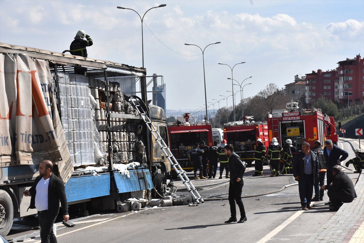 Gaziantep\'te Seyir Halindeki Tırda Yangın