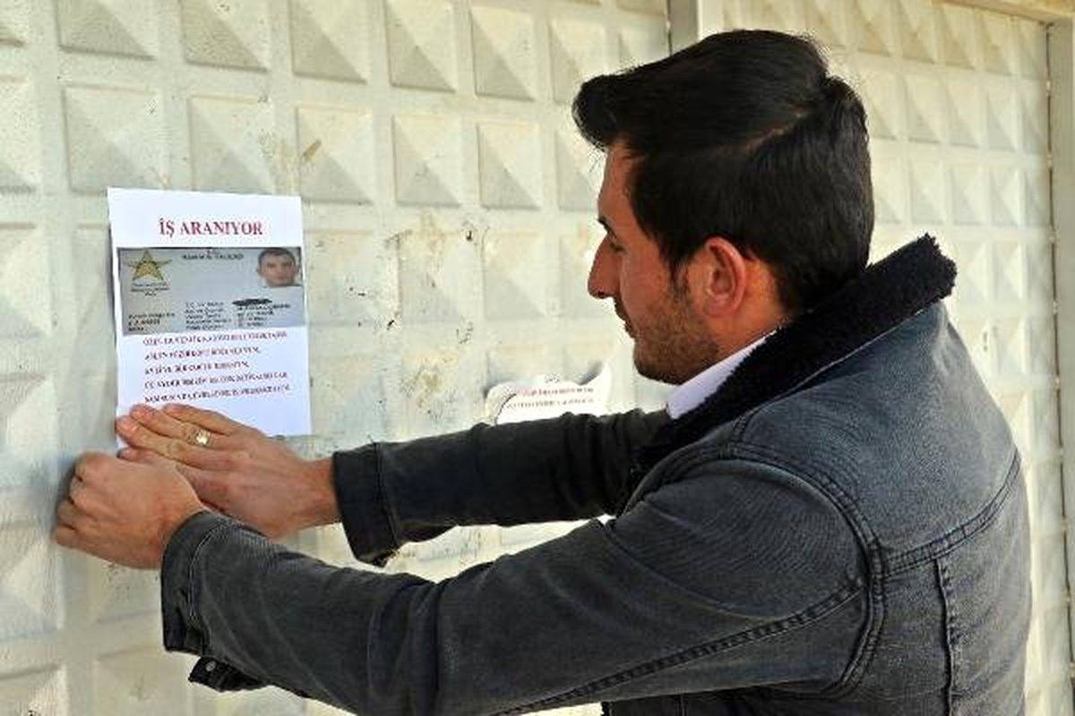 İşsiz Kalan Güvenlikçi, İlanla İş Arıyor