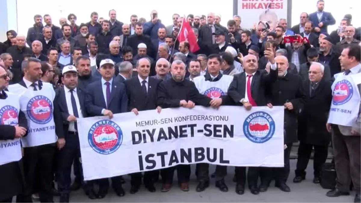 İstanbul Diyanet-Sen Üyeleri\'nden Islık Protestosu