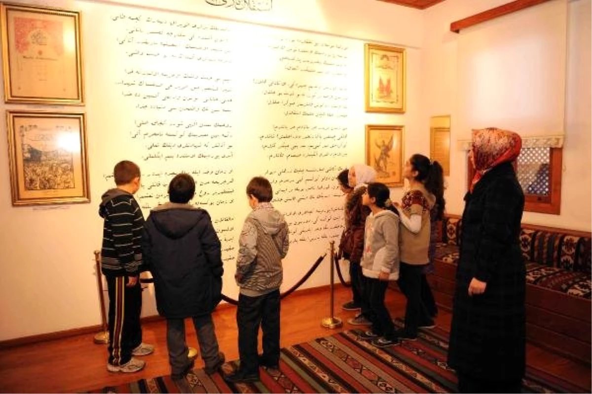 İstiklal Marşı\'nın 98. Yılında Taceddin Dergahı Ziyaretçi Sayısı 5 Katına Çıktı
