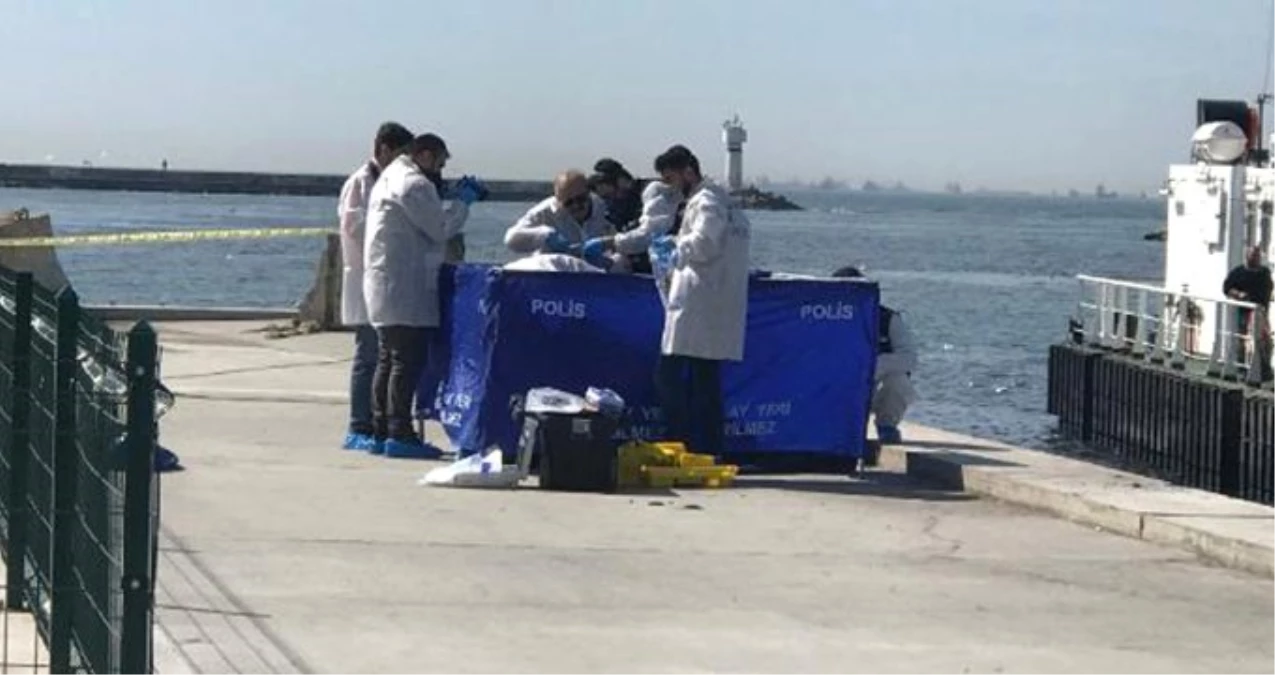 Kadıköy\'de Bir Saat İçerisinde Denizden 2 Erkek Cesedi Çıkarıldı