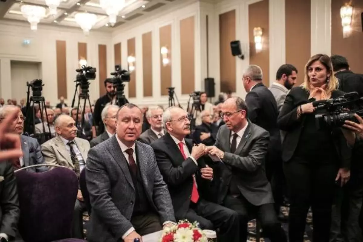 Kılıçdaroğlu, Zeytinburnu\'nda Muhtarlarla Bir Araya Geldi